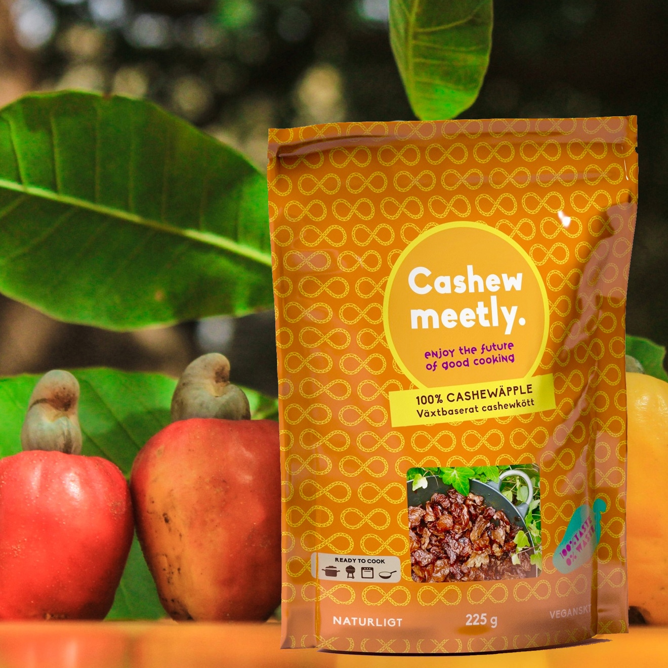 Cashewmeetly lanserar nytt hållbart vegokött på cashewäpple i butik