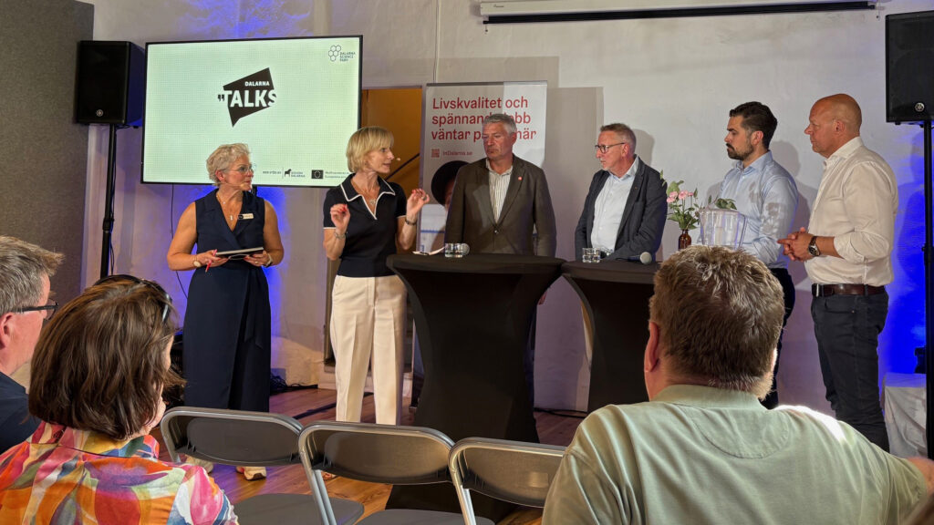 Personer på scen.