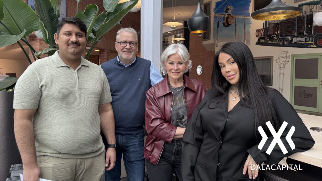 Asmat Ullah och Fatima Sarsar från HairHut AB tillsammans med Angelica Ekholm och Anders Tunestam från DalaCapital.